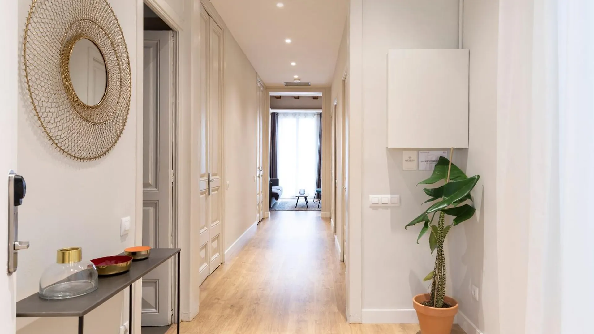 Aspasios Urquinaona Apartments Барселона